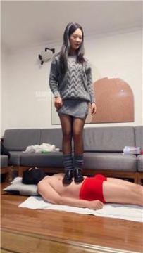 【调教视频】【筱雪】双S-轮流跳踩踢踹【双视角版】 bf59714