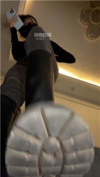 【第一视角】【酒鸽】巨人视角靴子紧身裤白袜    251008-10