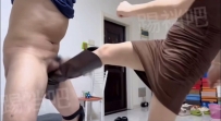 踢裆吧 皮靴踢裆踩踏肉丝足交吐奶