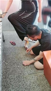 【调教视频】【文文文文】KTV-陪酒小妹暴揍我-喂食 bf55992