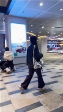 【调教视频】【羽田岁】户外遛狗小骚场【双视角版】 JS251109-53