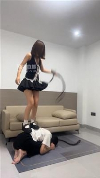【调教视频】【知恩】皮鞋白袜学生主暴力踢踹 bf55109