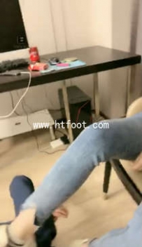 TL11051 萱萱 牛仔裤臭棉袜耳光赏赐贱畜生