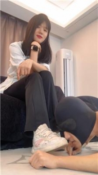 【调教视频】【女生也能很暴力】给篮球宝贝清理脏鞋 bf58054