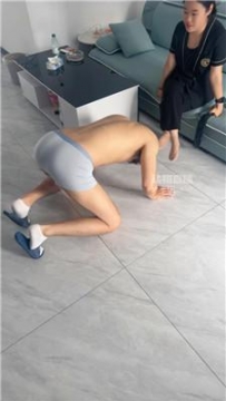 【调教视频】【77夫妻】做按摩技师的脚下奴 JS250728-51