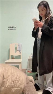 【调教视频】【小凤梨】舔不干净脚丫就挨抽 JS241223-14