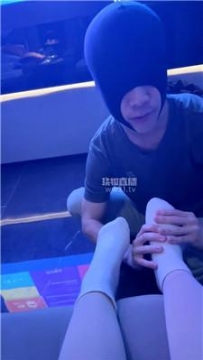 【调教视频】【素人饮水机】花钱做陪酒妹的脚奴 JS260331-44