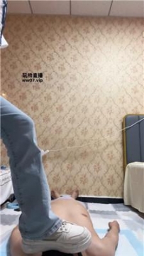 【调教视频】【林清雅】小白鞋碾压踩 bf53283