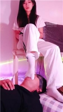 【调教视频】【洛芯】原味白棉袜玩奴才 bf63466