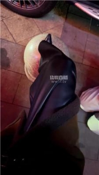 【调教视频】【诗诗】狠抽-长靴捂白袜狂舔 JS260108-23