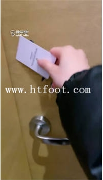 TL17298 一诺大小姐S三女奴伺候爽歪歪67分钟
