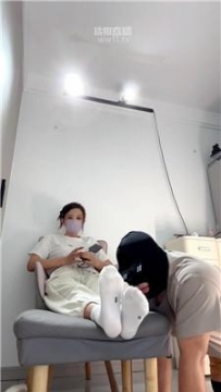 【调教视频】【小奕】晨跑后原味白袜品尝 JS260210-1