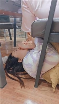 【调教视频】【是樱樱呀】桌底下的闺蜜犬JS260125-29