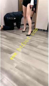 TL27860 丹祖宗】带闺蜜玩弄公母狗43分钟