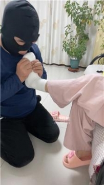 【调教视频】【玥玥】白袜+黑丝玩奴 JS251103-41