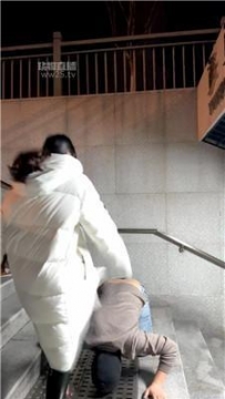 【调教视频】【桃桃S】长靴女神户外遛狗场 bf61298