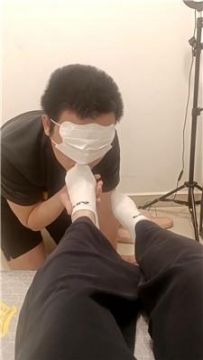 【调教视频】【鑫鑫情侣主】沉浸式-舔脏鞋臭脚【完整版】 JS250521-18