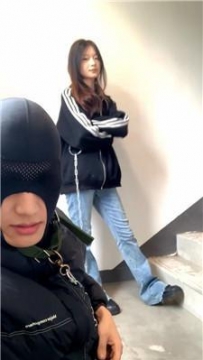 【调教视频】【女生也能很暴力】楼梯间逗狗惩罚 bf59588