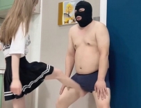 碎蛋不良女高中生被富二代花重金请来踢碎自己蛋 ACYC-1566