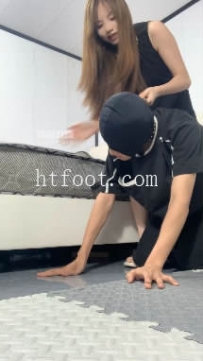 ZB8979 女生也能很暴力】腿绞窒息-强迫舔脏鞋33分钟