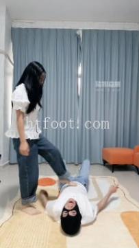 ZB10050 猴歌-牛仔裤坐脸窒息踩踏35分钟