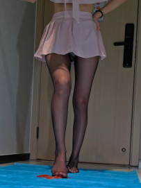 绝美女生扬扬首次尝试踩水果 YC-250107-3