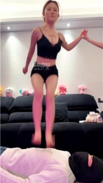 【调教视频】【南京小小】踩踏全体重耳光 bf61980