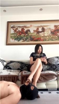 【调教视频】【斯羽情侣主】中指鄙视羞辱-高跟碾压踩 JS260313-4