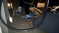 18053 网吧被无意识踩8
