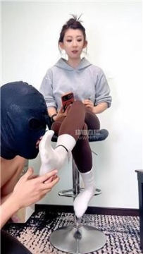 【调教视频】【八月】原味白棉袜除臭 JS260109-15