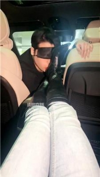 【调教视频】【喵酱紫】车内强迫司机舔超臭原味 JS260314-17