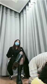 【调教视频】【樊樊大人】舔闻长靴黑丝踩虐地毯奴 JS250106-34