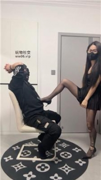 【调教视频】【辣辣BB】极限羞辱-艺校女神黑丝腿虐杀 bf48476