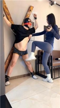 【调教视频】【南乔大小姐】瑜伽裤踢裆折磨 bf61448