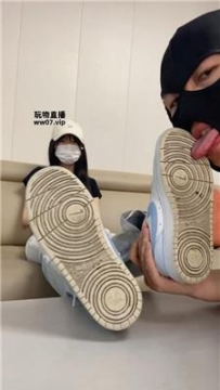 【调教视频】【深情】胯下羞辱-清理超脏鞋底 bf53546