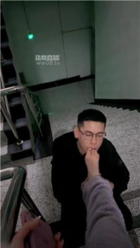 【调教视频】【海海】商场偷偷舔脚 bf59535