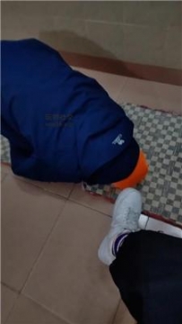 【调教视频】【奇了怪了】运动后原味鞋袜气味辱 JS241228-8