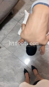 ZB11128 小凤梨-双主调教贱狗36分钟