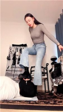 【调教视频】【繁星女宝】短靴白袜脚踩贱奴 JS260303-5