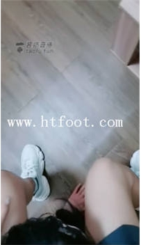 TL17847 微甜S让比我大6岁的小云姐姐舔臭脚福利场有剩水56分钟