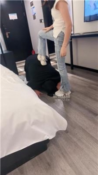 【调教视频】【诺婷情侣】脏鞋轮流蹂躏绿帽奴才 JS251028-17