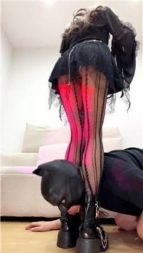 【调教视频】【佳佳】性感短靴黑丝胯下辱 JS251215-31