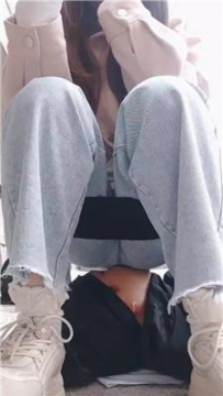 【调教视频】【喵呜朵】牛仔裤坐脸窒息 JS260404-3