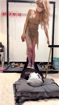 【调教视频】【簌簌大人】吊绑-高跟碾压踩 bf61911