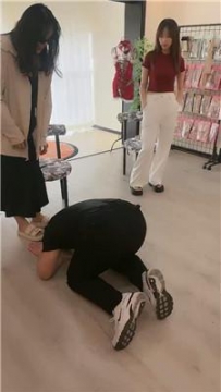 【调教视频】【普西】双S-轮流暴揍跑骚奴【双视角版】 JS250615-35