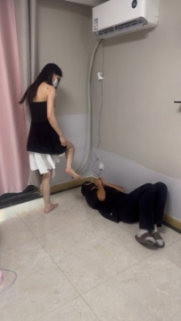 犬化虐待人格剥夺，舔脚踩脖子深喉插出血（地下室） YC-250807-5