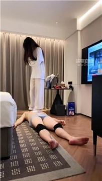 【调教视频】【简梨】双S-长靴+小白鞋轮流踩虐 JS251105-8