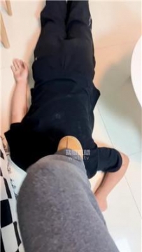 【调教视频】【可可】脚下喂食-狠抽场 JS251223-8