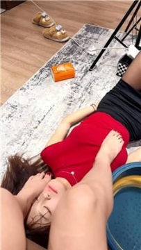 【调教视频】【沐沐】母畜-仔细品尝臭脚丫 bf60441