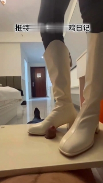 白色长靴隔板踩鸡吐奶